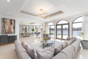 Elegant 5-Bedroom Villa on the Beach with Private Pool at Palm Jumeirah